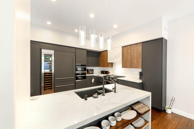 Foto del edificio - 9760 Claiborne Square