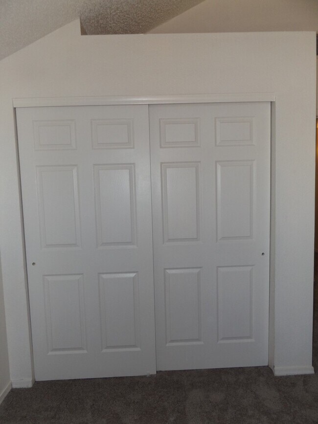 Building Photo - PRICE REDUCED!!