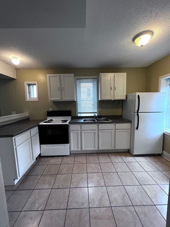 Foto del edificio - 924 E 6th St