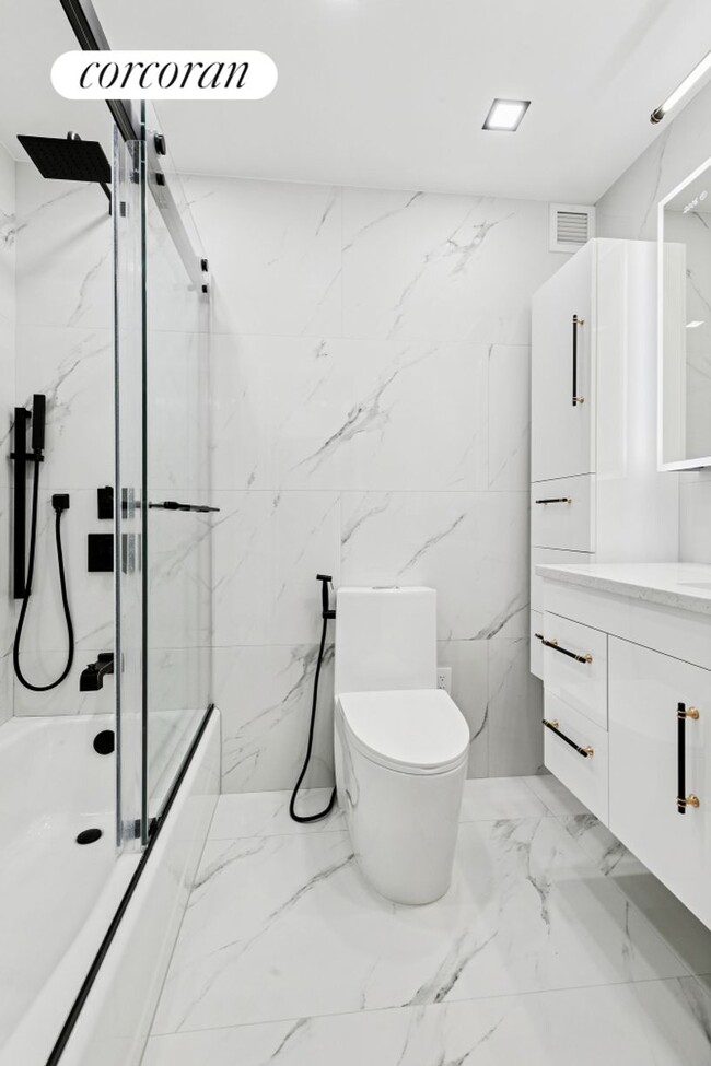 Foto del edificio - 330 E 38th St