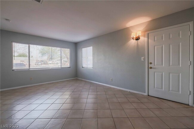 Building Photo - 307 Regina Way