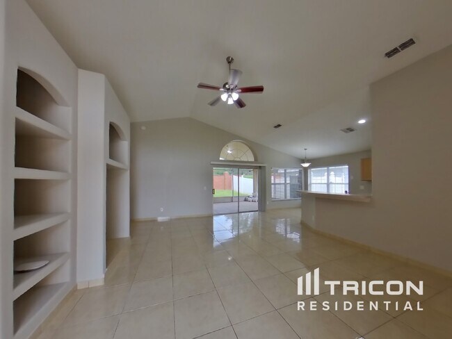 Building Photo - 2057 Shannon Lakes Boulevard Kissimmee FL