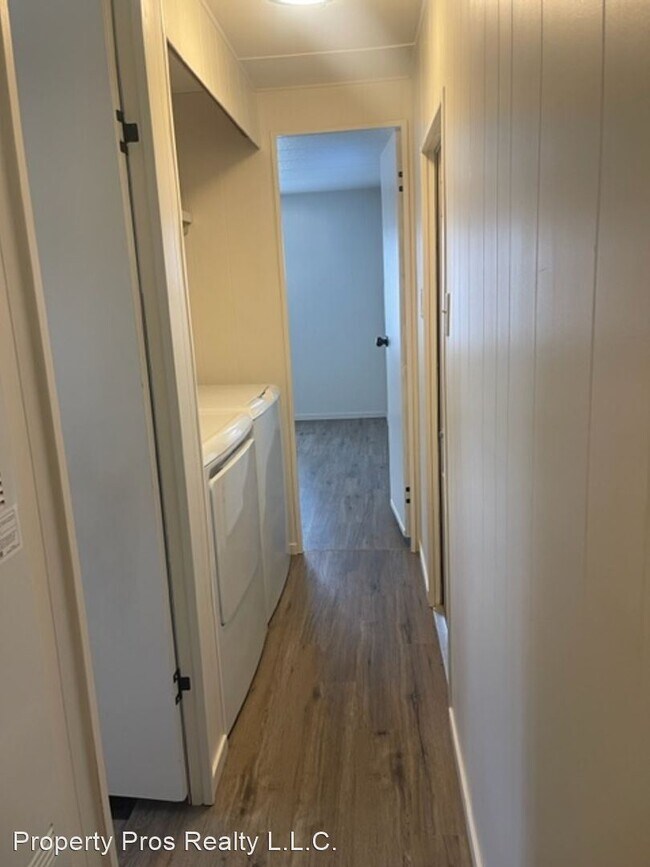 Building Photo - 2 br, 1 bath House - 1626 E. Coconino St. #5