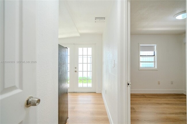 Building Photo - 27 SW 55th Avenue Rd