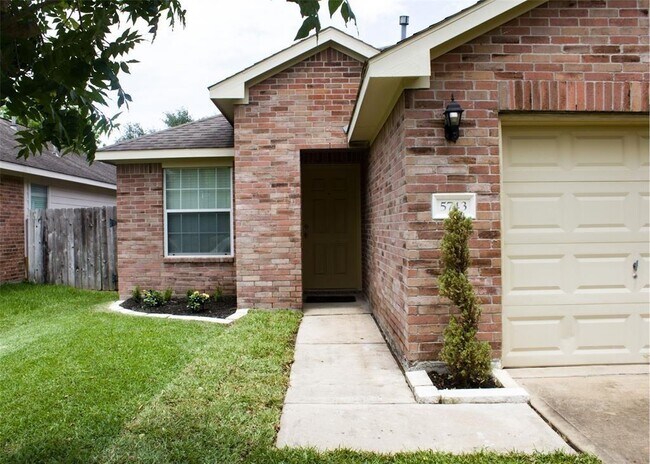 Building Photo - 5743 Rose Rock Canyon Dr