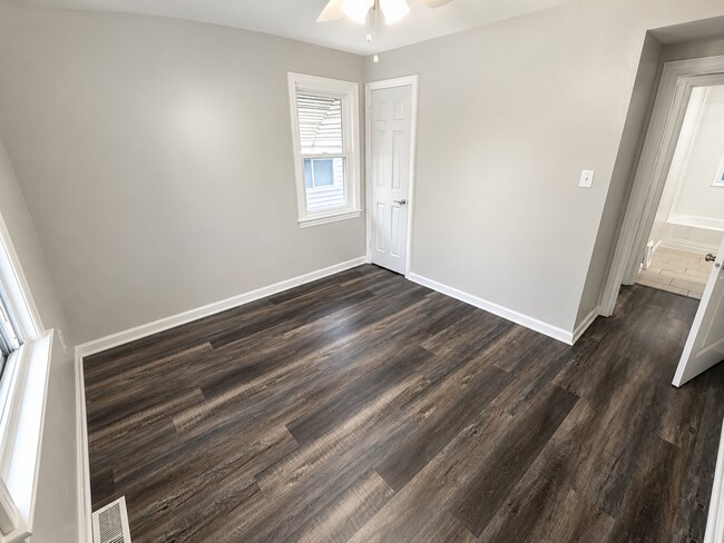 Building Photo - Move-In Ready 3BR Home in Desirable Euclid Location