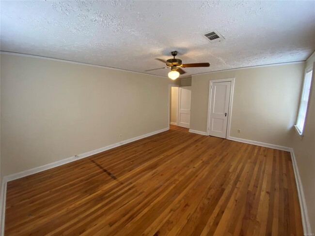 Building Photo - 3385 Le Bron Rd