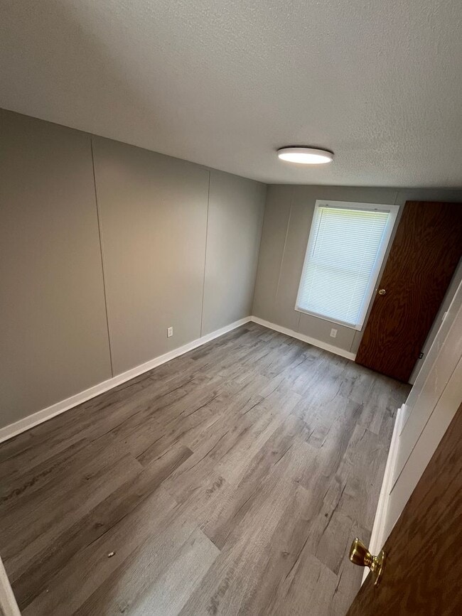 Building Photo - 3 Bed/2 Bath Mobile Home-Under Renovations