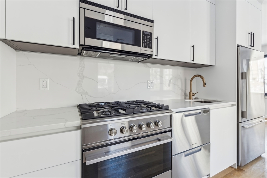 Primary Photo - 1618 Beacon St