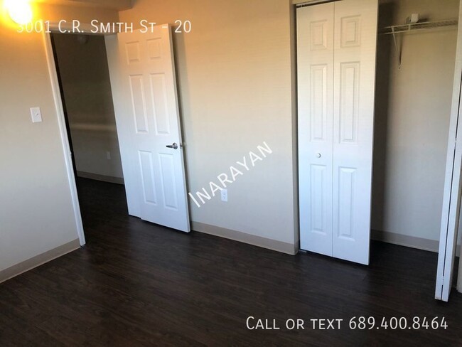 Building Photo - Available  Now! 2/1 apartment- Completely ...