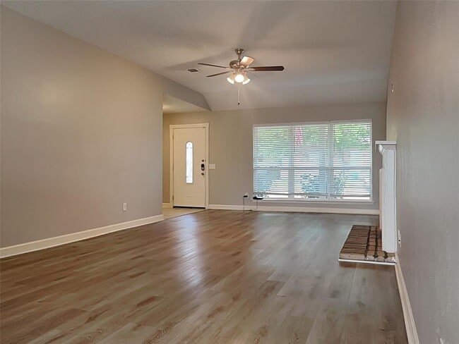Building Photo - 2622 Townhall Ln