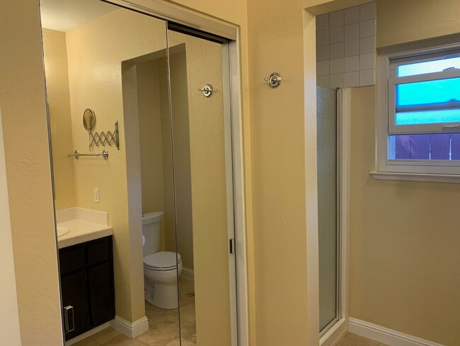 Master bathroom with mirrors - 101 Wayne Ct