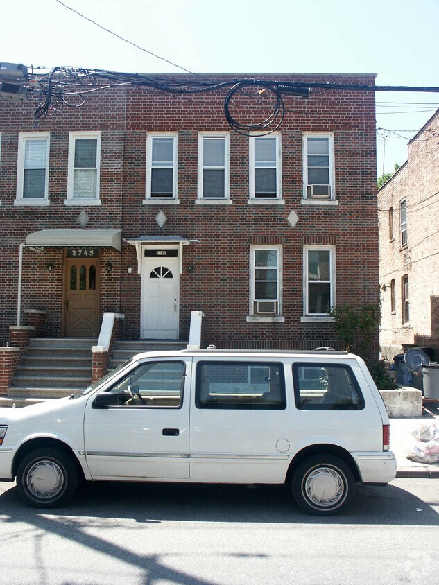 Primary Photo - 2747 Wallace Ave