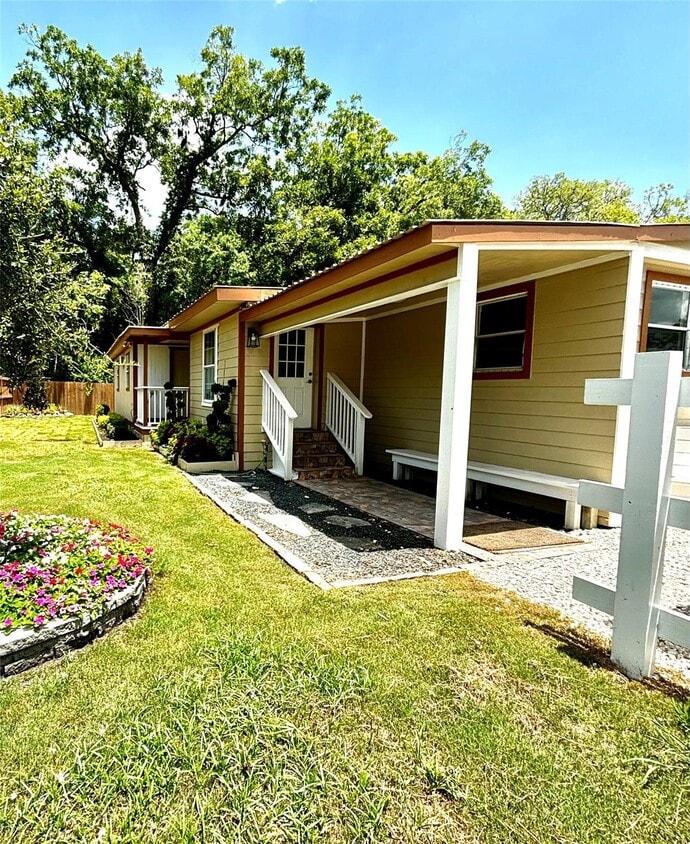 Building Photo - 401 N 11th St