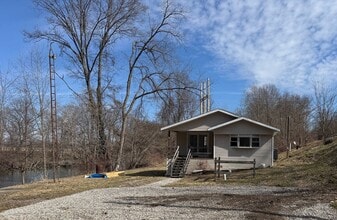 Building Photo - 405 River Rd SE