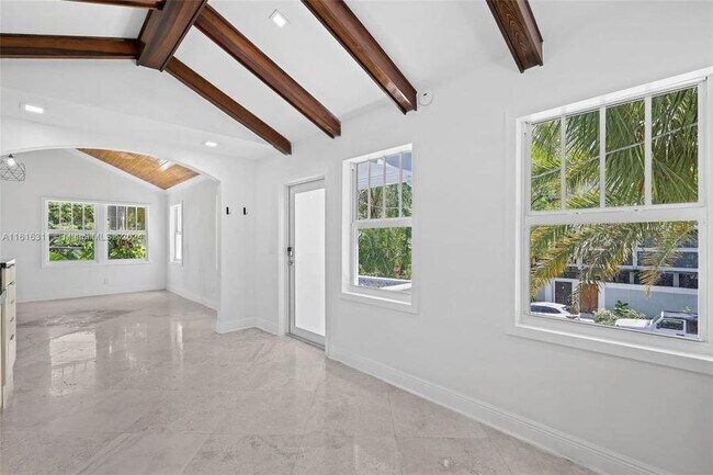 Building Photo - 2663 Tigertail Ave