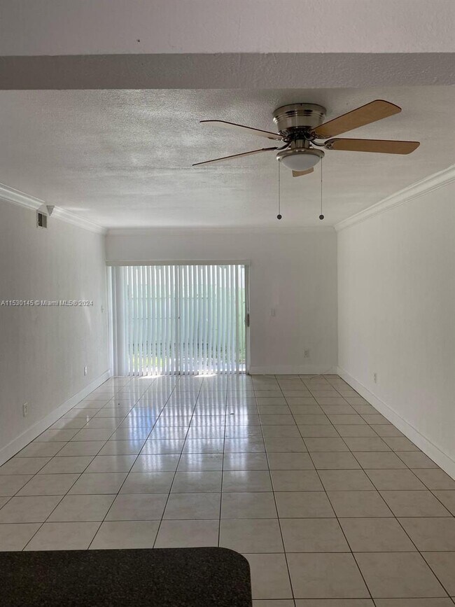 Foto del edificio - 980 NE 170th St