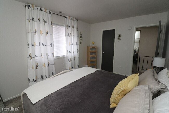 Building Photo - 2 br, 1 bath Condo - 7001 Fillmore Blvd