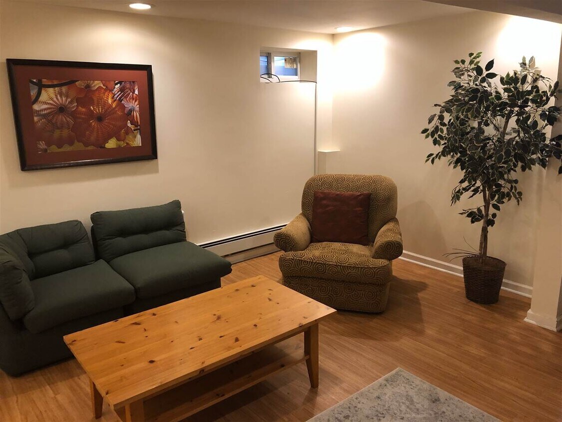 Foto principal - 358 Princeton Ave