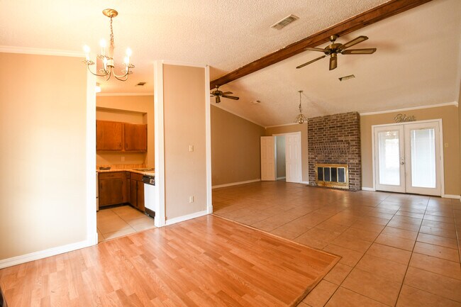 Building Photo - 1304 N Sugar Ridge Rd