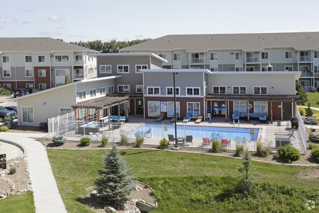 Sparkling Heated Outdoor Pool - Citadel Apartments