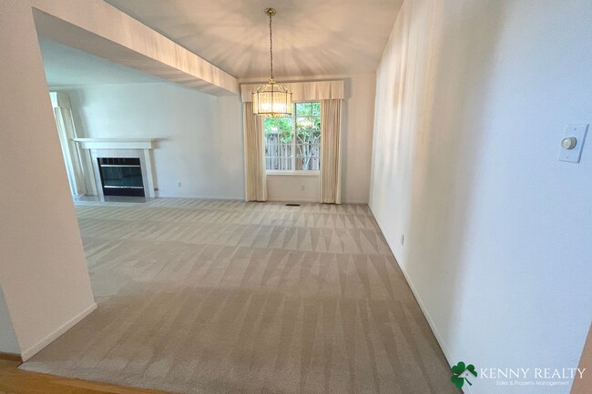 Foto del edificio - Stunning 3 Bedroom, 2 Bathroom Home in San Carlos