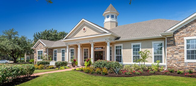 Colonial Grand at Ashton Oaks Apartments Round Rock, TX