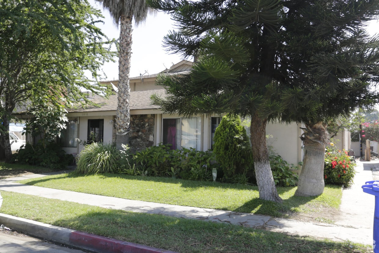 Primary Photo - 15892 S Myrtle Ave
