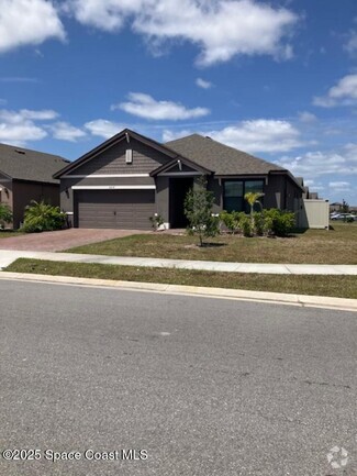 Building Photo - 2214 Capital Dr