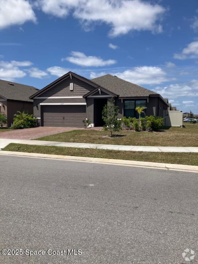 Building Photo - 2214 Capital Dr