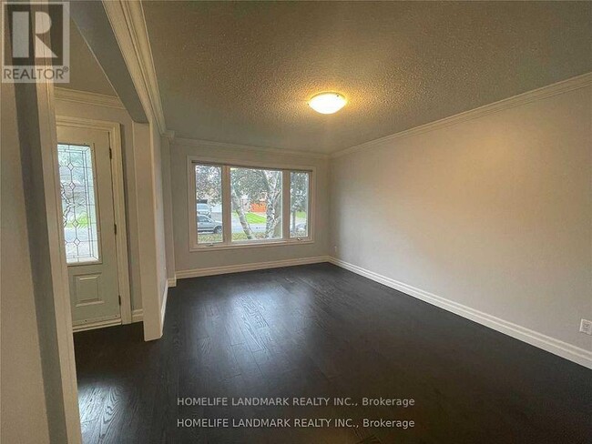 Building Photo - 3 Padget Pl