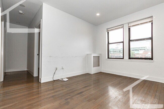 Foto del edificio - NEWLY RENOVATED FENWAY 2 BED FOR JUNE 1ST,...