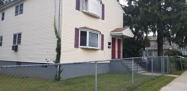 Foto del edificio - 1211 Reservoir Ave