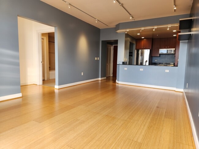 Building Photo - 585 9th St