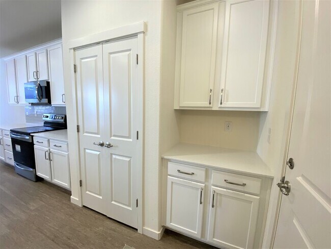Building Photo - Beautiful Townhome in Thornton