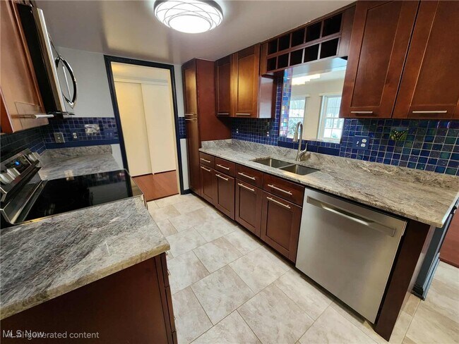 Foto del edificio - 6960 Carriage Hill Dr