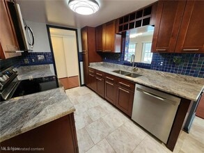 Building Photo - 6960 Carriage Hill Dr