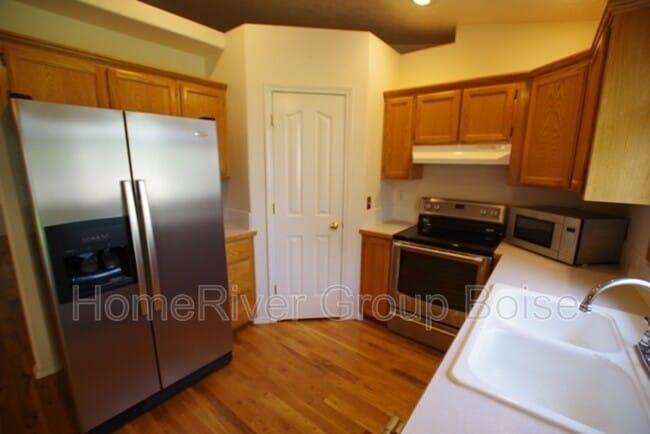 Building Photo - 2806 Mink Pl