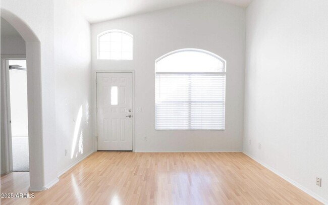 Foto del edificio - 12550 W Palm Ln