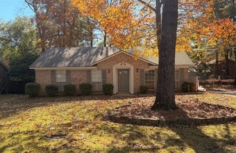 Building Photo - 122 Primrose Dr