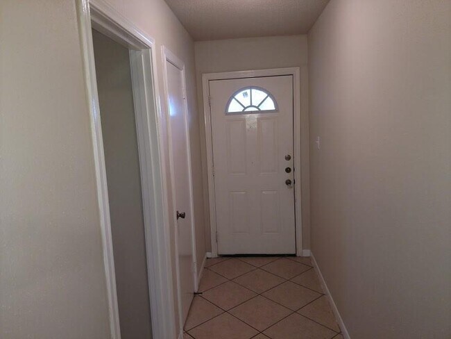 Foto del edificio - 515 International Village Dr