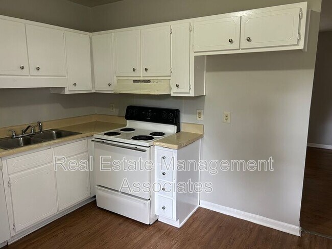 Foto del edificio - 300 S 18th St