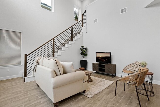 Building Photo - 235 Kings Pne Dr