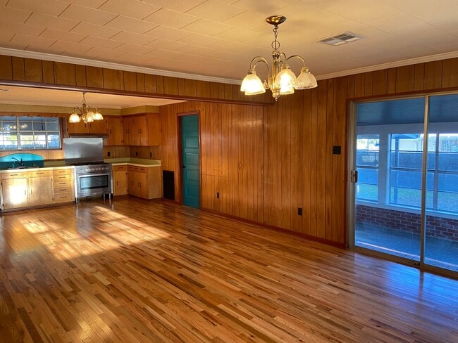 Building Photo - 3 Bedroom Biloxi