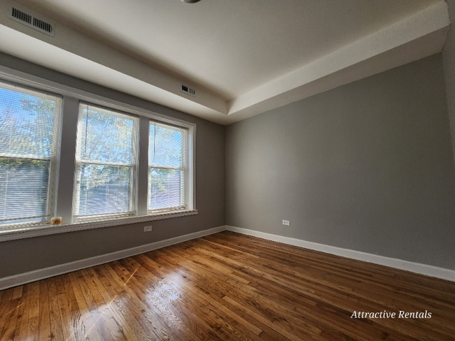 Building Photo - 608 E 71st St