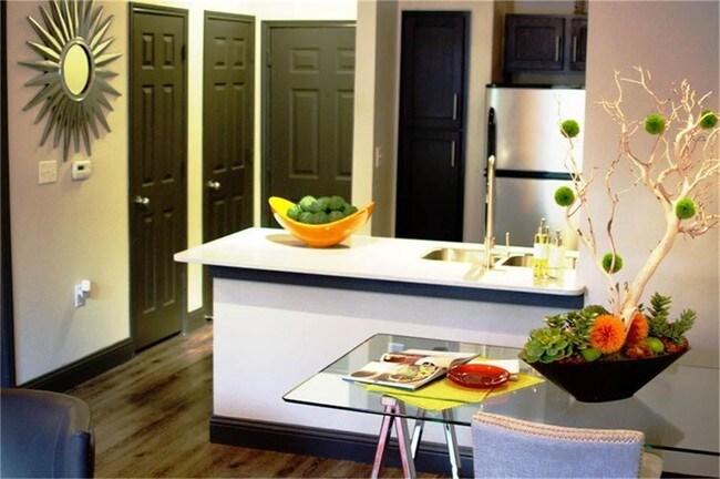 Foto del edificio - 2210 West St S