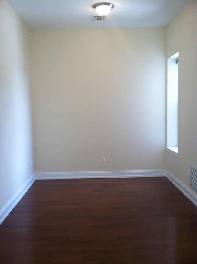 Building Photo - 375 Undercliff Ave