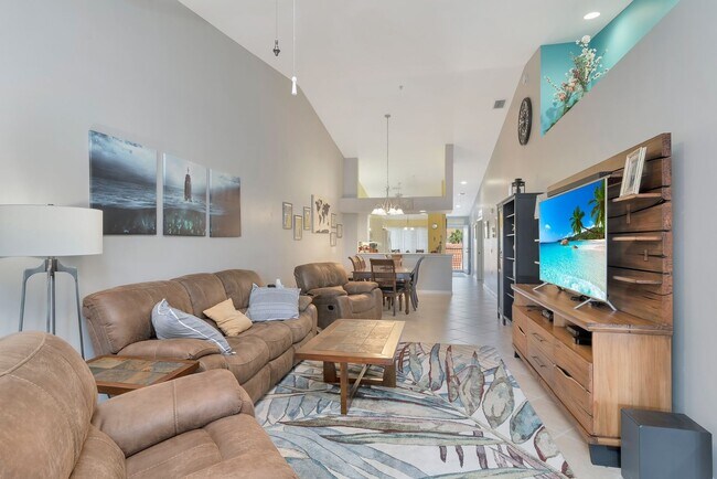 Building Photo - Spectacular Lake View 3-Bedroom\2 Bath Con...