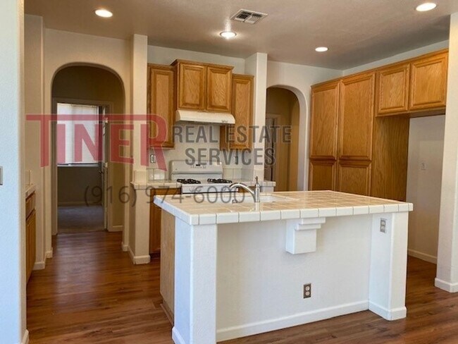 Foto del edificio - Charming Single Story 4 Bedroom Elk Grove ...