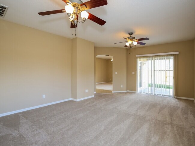 Building Photo - 8727 Persea Ct